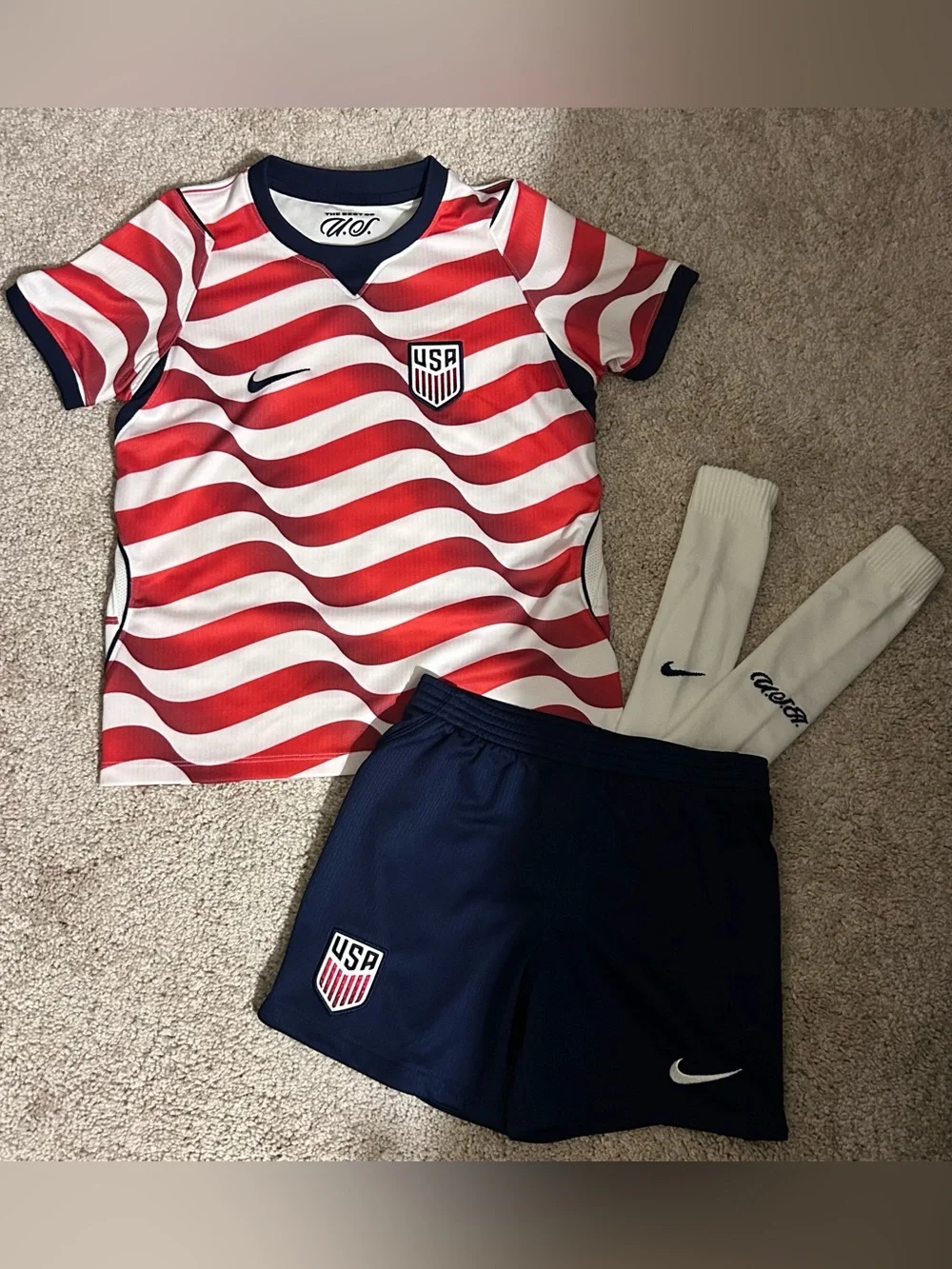 NWOT USMNT 2026 Stadium Home
Little Kids Nike Soccer 3-Piece Kit- Size L - Picture 4 of 13